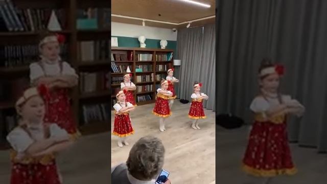 ЦАО, район Таганский. Хореографический коллектив "Танц Ленд" исполняет танец "Гармония". смотреть онлайн