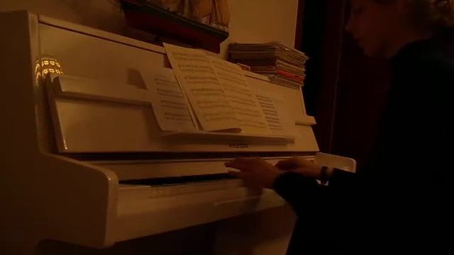 Johann Strauss II. - An der schönen blauen Donau (The Blue Danube).AVI смотреть онлайн