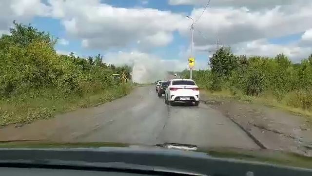 Крупная коммунальная авария привела к потопу на дороге из Затона в Юбилейный смотреть онлайн