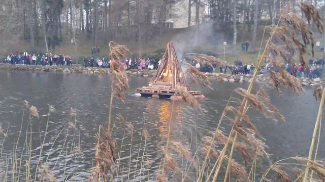 Valborg Kumla 2016 Eld Pilar | Fire Arrows смотреть онлайн