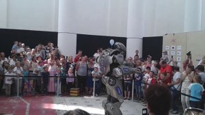 Танцуют роботы! Робот Титан