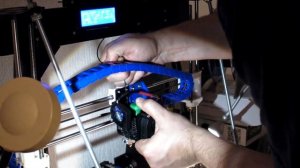 Филамент застрял в 3д принтере. Как вытащить? Когда экструдер и хотэнд держат пластик...