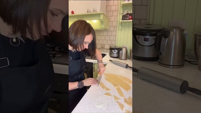 Домашняя курочка и домашняя лапша, что может быть лучше ? смотреть онлайн