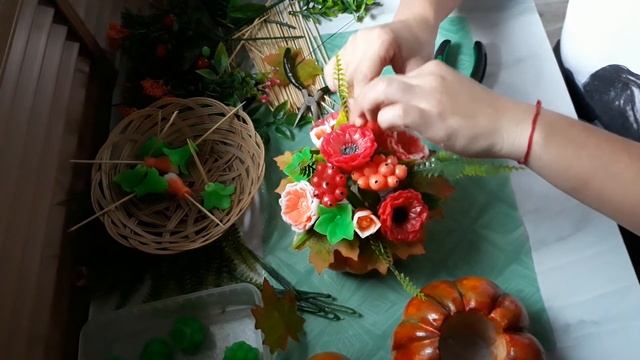 Сборка букета в кашпо тыква. смотреть онлайн