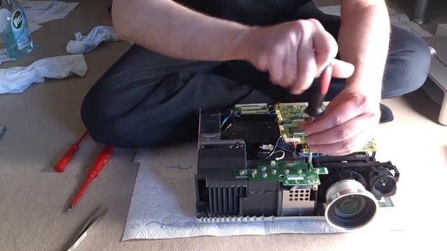 Panasonic PT AE 700 E Montage Teil 3 смотреть онлайн
