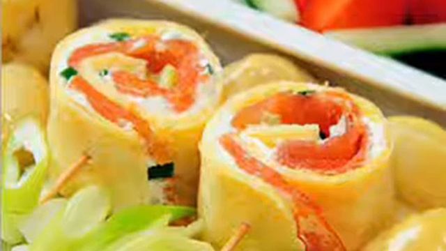 Яичные роллы с творогом и горбушей, Рецепт приготування в описах! смотреть онлайн