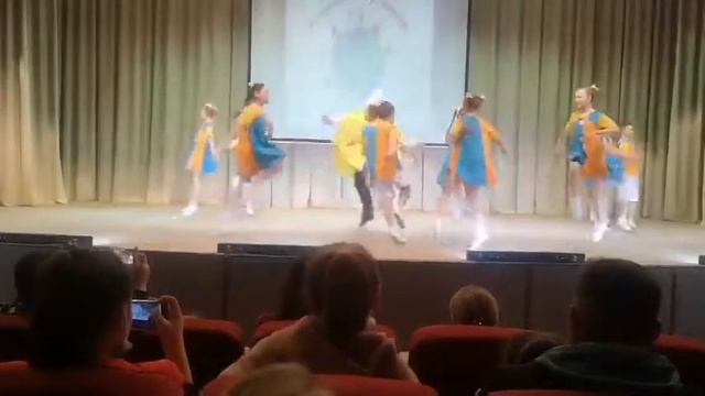 ансамбль "Конфетти" - танец "Хорошее настроение" смотреть онлайн