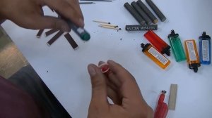 Огненные петарды из бенгальского огня и зажигалки /