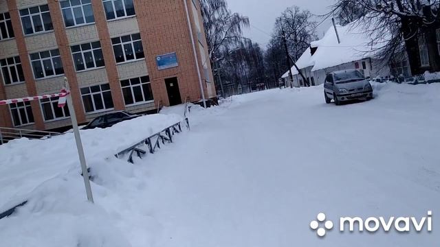 Крикну,а в ответ тишина..Сильная женщина плачет у окна...Центральная площадь утром в посёлке Юрино/ смотреть онлайн
