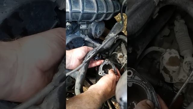 Термостат замена на Ford Transit 2000-2006 Diesel 2.0 TDI смотреть онлайн