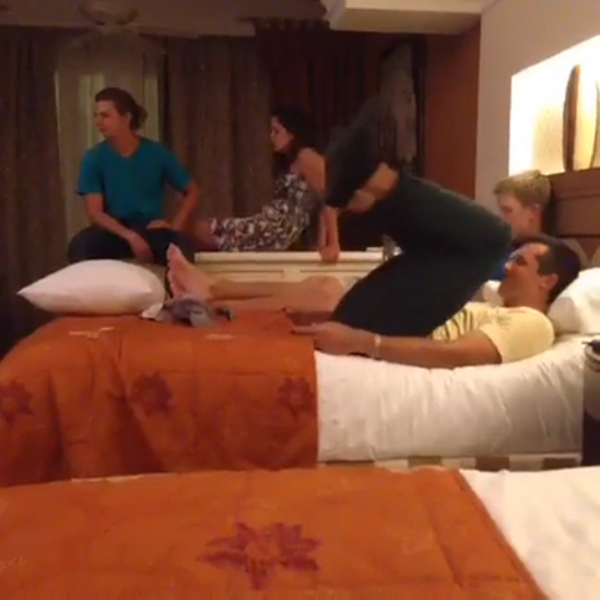 Когда девочки пукают :) смотреть онлайн