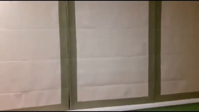 Шторы димаут с кантом на скошенное окно. Римские шторы на каждую створку. Карнизы для римских штор. смотреть онлайн