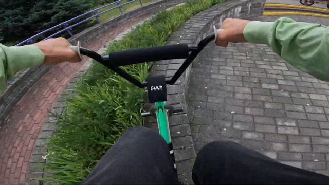 РАЗБИЛ СТЕКЛО НА БОЛЬШОЙ СКОРОСТИ НА БМХ ПО ГОРОДУ (POV) | КАК САМОМУ ПОДЖАТЬ СПИЦЫ В ВЕЛОСИПЕДЕ смотреть онлайн