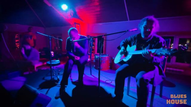 Вовка Кожекин и Юрий Новгородский играют блюз на BluesHouse смотреть онлайн