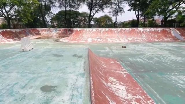 Traxxas Hoss vxl | Skate park Bash & Big Air malaysia смотреть онлайн