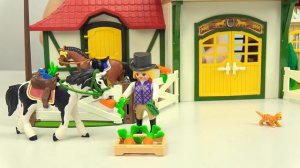 Строитель Даник и МАШИНКИ собирают лошадиную ферму #Playmobil - Видео для детей про #Игрушки