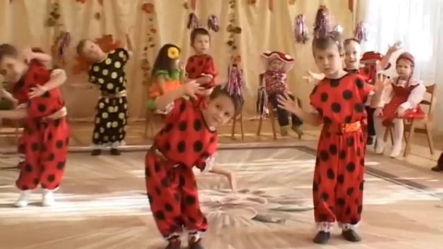 Танец жучков (младшая группа) смотреть онлайн