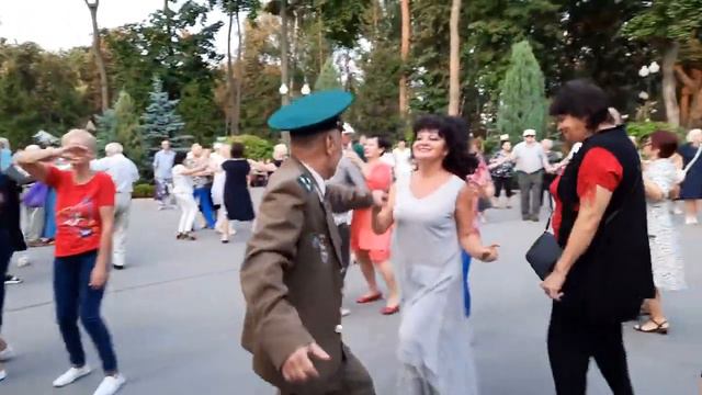 КАК ЛЕГКО КРУТИТ СТРЕЛКАМИ ЛЕТ СУМАСШЕДШЕЕ ВРЕМЯ... смотреть онлайн