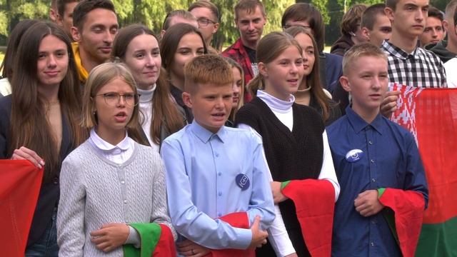 Челлендж рукопожатий с передачей Государственного флага Республики Беларусь смотреть онлайн