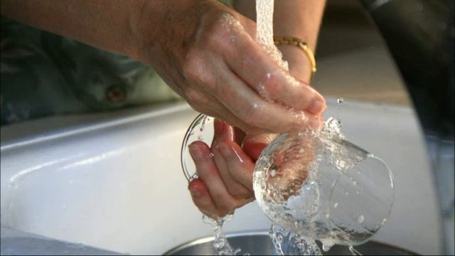 Стеклянная Посуда Всегда БЛЕСТИТ смотреть онлайн