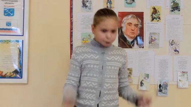 # страначитающая - Федорова Виктория читает басню И.А.Крылова "Мартышка и очки" смотреть онлайн