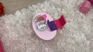 Алиса строит дом ДЛЯ КУКОЛ ! Кукольный домик своими руками ! Alice is building a Dollhouse