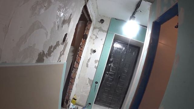 ремонт однокомнатной квартиры (часть 4) откосы входной двери, удаление обоев со стен смотреть онлайн
