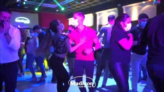 Julián Allepuz & Carmen Monzo - Social Dancing | Madison Salsa Bachata смотреть онлайн