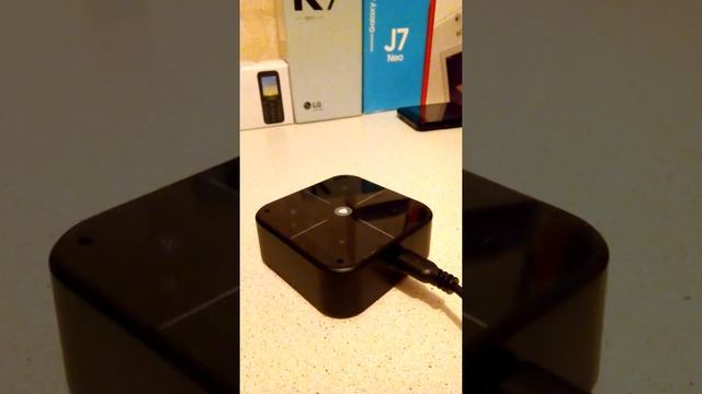 Посмотрите на Новую колонку Dexp SmartBox с Алисой внутри смотреть онлайн