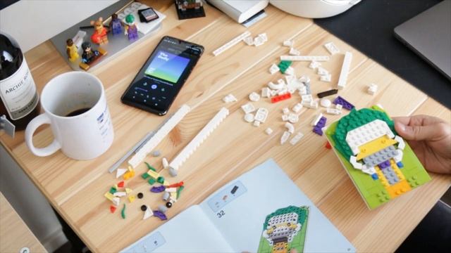 LEGO & Chill (40428) Building Chris McVeigh's The Joker Brick Sketches смотреть онлайн