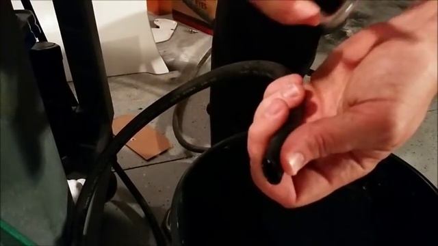How to siphon gas the right way without getting a mouthful of foulness or sucking on the hose! смотреть онлайн