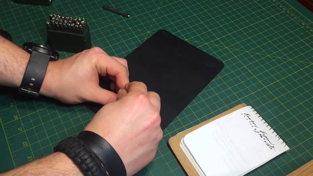 Нанесение надписи на кожаные изделия Twelve to eleven. Как сделать надпись на коже. смотреть онлайн