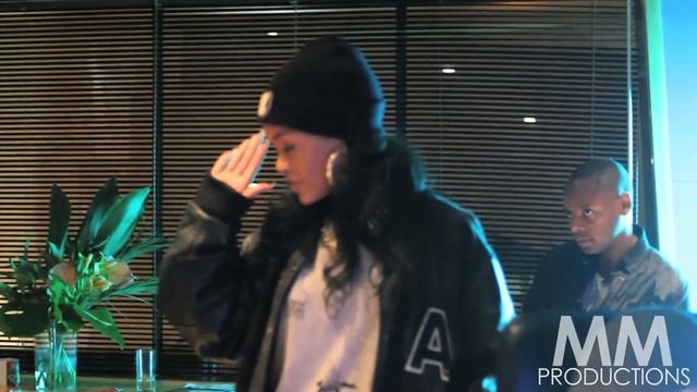 Rihanna Working in the Studio (Rare Footage) смотреть онлайн