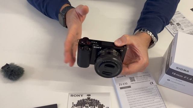 Sony ZV E10 UNBOXING ? (YouTube Camera 2023 Migliore?) смотреть онлайн