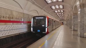 Поезд Балтиец на станции метро Кировский завод СПБ