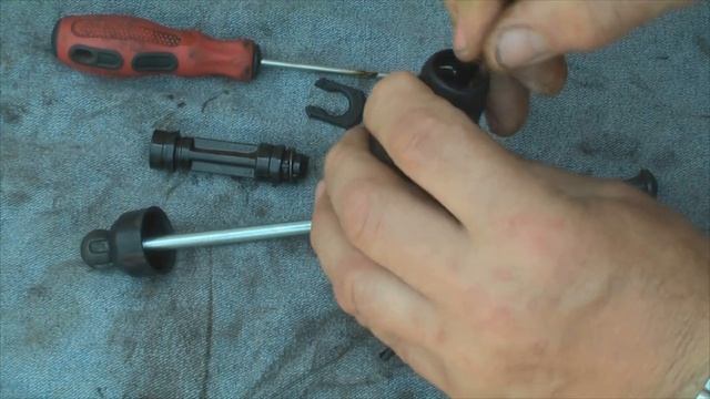 Ремонт главного цилиндра сцепления и прокачка сцепления без помощника на Fiat Doblo 1.4 смотреть онлайн