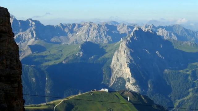 Sass Pordoi and rifugio Forcella Pordoi in Canazei, Dolomiti, Italy. смотреть онлайн
