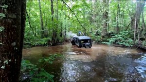 Отечественный внедорожник Уаз не выдержал и закипел проезжая через Брод