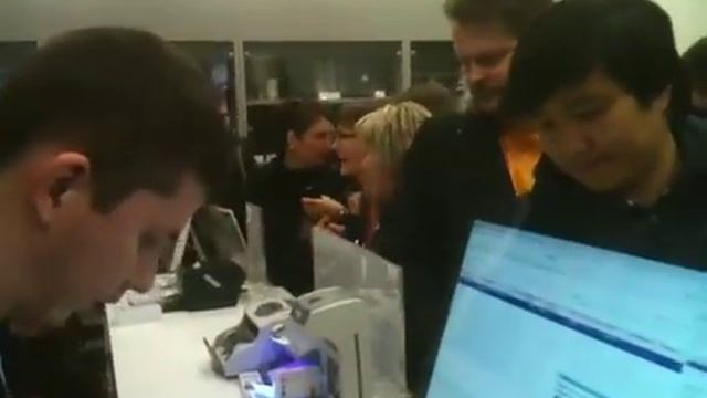 Старт продаж iPhone 4S смотреть онлайн