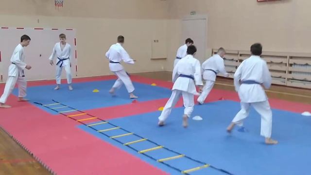 Упражнения на тарелочках и лестнице 2 смотреть онлайн