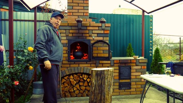 НУТРИЯ ТОМЛЕНАЯ в ЧУГУНКЕ в ДРОВЯНОЙ ПЕЧИ с ЧЕСНОЧНЫМИ ПАМПУШКАМИ. смотреть онлайн