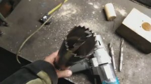 Как сделать самодельную КОРОНКУ ИЗ ТРУБЫ ПО ДЕРЕВУ ЗА 30 МИНУТ/ Сверлим глубокое отверстие