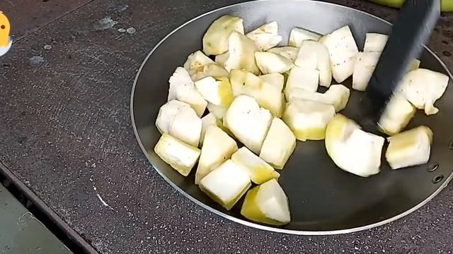 Рубрика "Готовим из Сеймовских продуктов" - Колбаски куриные Чикен с соусом бабагануш на сковороде смотреть онлайн