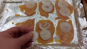 Куриные лангеты с сыром и овощами.