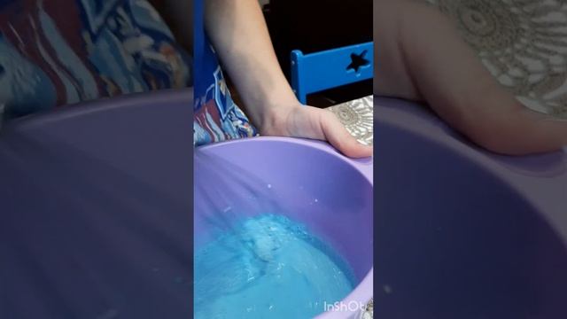 Челленджи с едой и синее мороженое