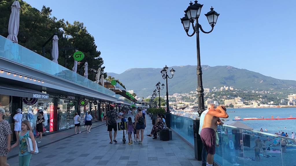 По Крыму пешком к тайной лестнице тавров из моря в Гурзуфской бухте Чехова и от Ливадийского дворца смотреть онлайн