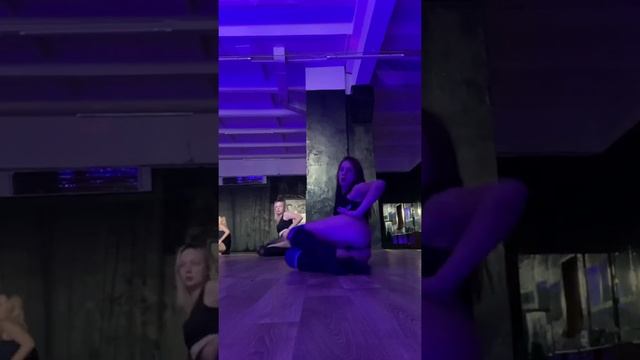 Тренировки стрип,для начинающих,учимся новым движениям?Сама учусь и Вам советую? смотреть онлайн