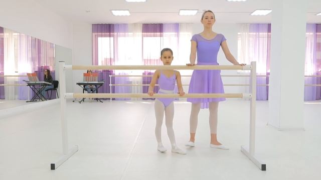 Урок балета онлайн №2. Дети 3-5 лет. Классический танец смотреть онлайн