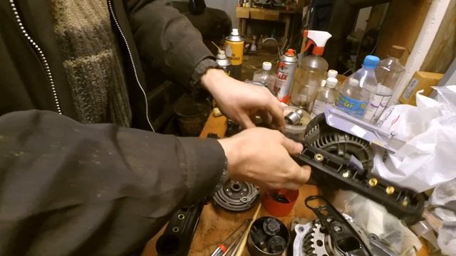 Ревизия топливной рампы с двигателя VW 2.0 ABF смотреть онлайн