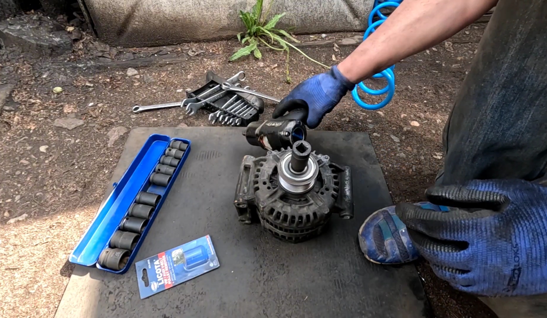 Замена обгонной муфты (шкив) генератора, Ford Transit 2.4-2.2. смотреть онлайн